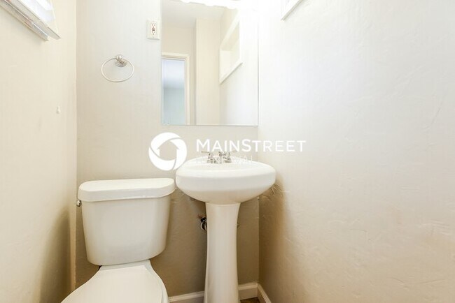 Building Photo - 3 Bedroom Pet-Friendly Home in Arnold, MO with Main Street Renewal
