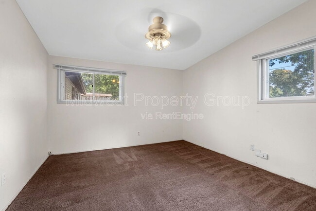 Building Photo - 800 Bobbins Ln