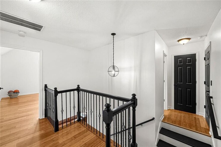 Building Photo - 176 Oak Leaf Dr