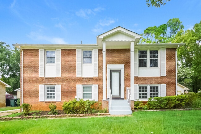 Building Photo - 7704 Logan Dr SW