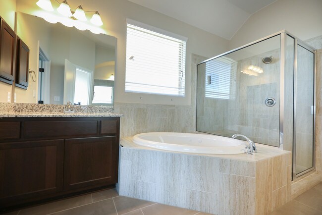 Building Photo - 5108 Alonso Dr