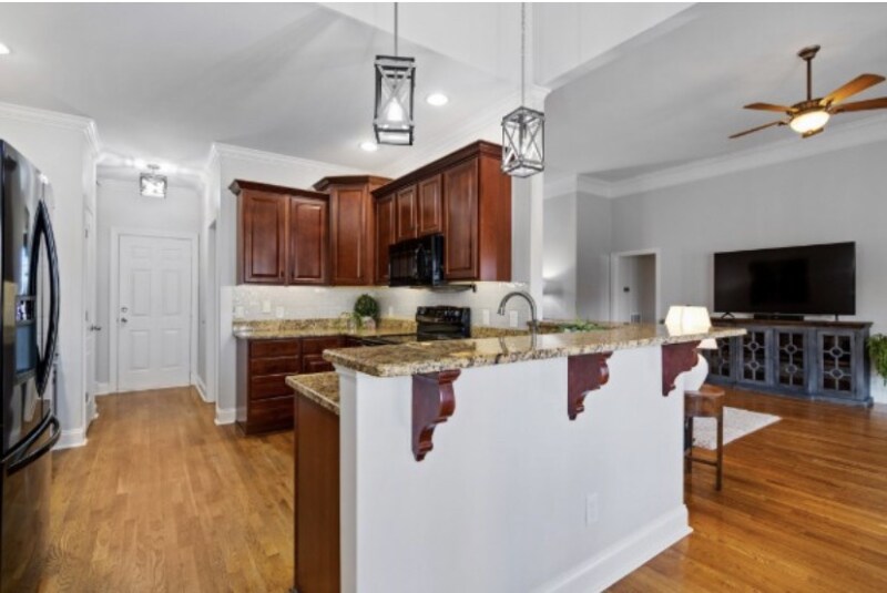 Building Photo - 301 Chamblee Ct