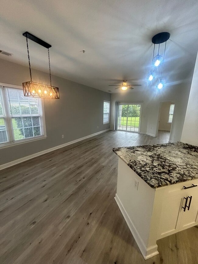 Building Photo - 129 Ashley Park Dr