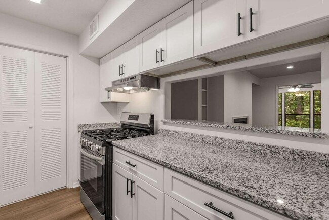 Building Photo - 1017 Dunbar Dr