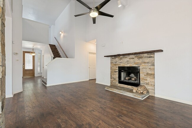Building Photo - Charming 3 Bedroom 2.5 Baths located in Fall Creek!