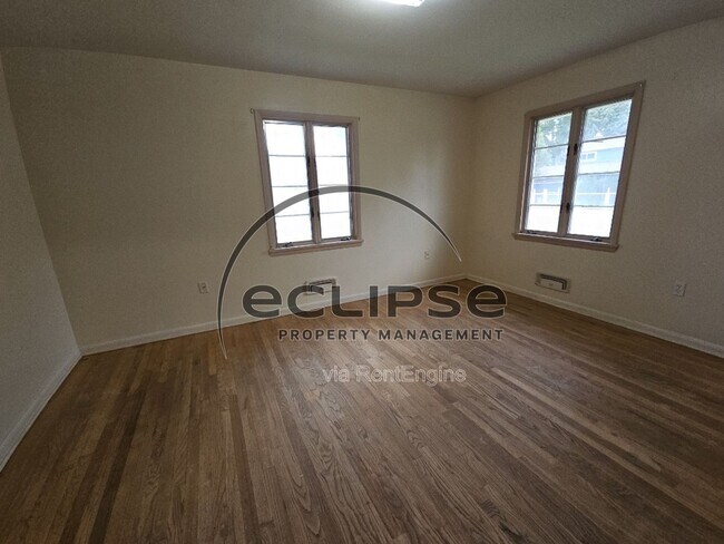 Building Photo - 102 Poncha Ave
