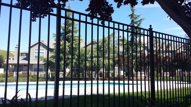 Building Photo - Charming 2BD/2BA Livermore Copper Hill Con...