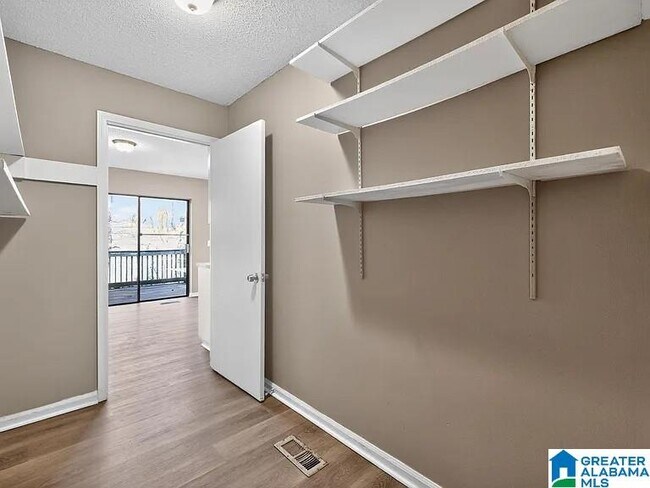 Building Photo - 3031 Apple Valley Ln