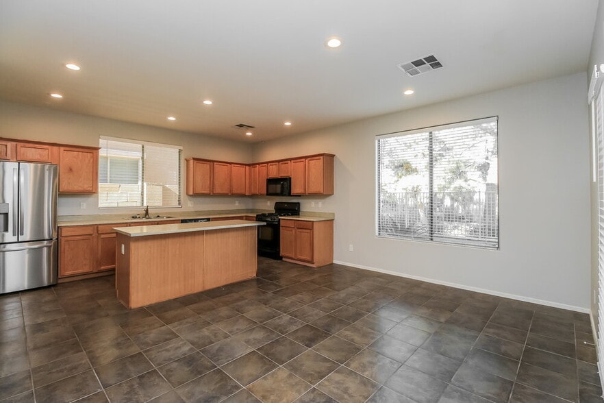 Building Photo - 3070 S Southwind Dr