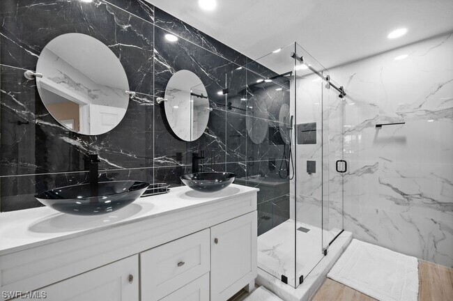 Building Photo - 9570 Crescent Garden Dr