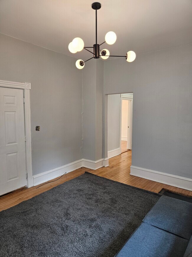 Building Photo - 1331 6th St NE