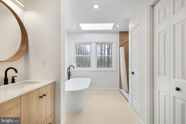 Building Photo - 8009 Poplar Hill Dr