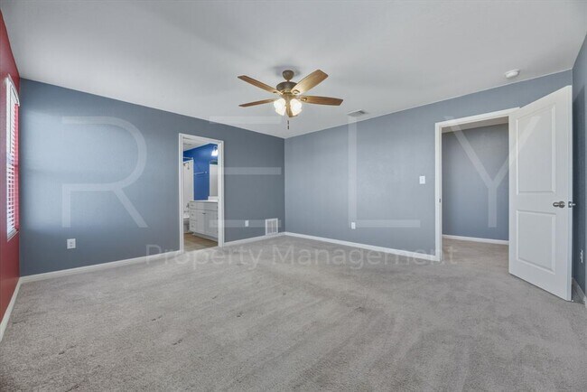 Building Photo - 220 Wonderful Life Way