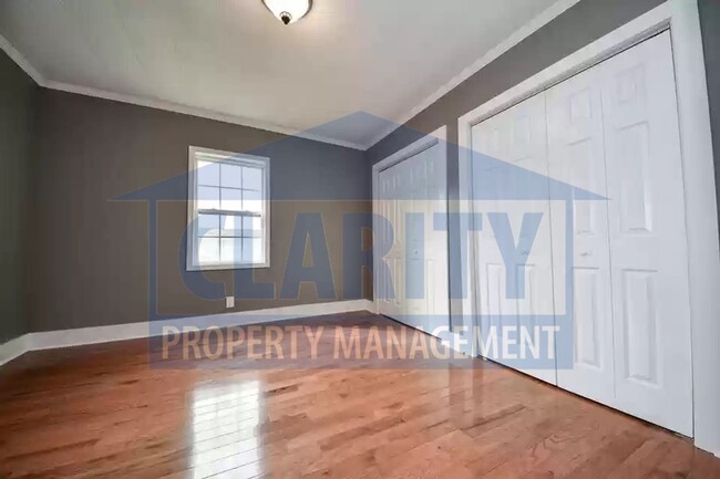 Building Photo - Super cute and cozy 2 bedroom home!
