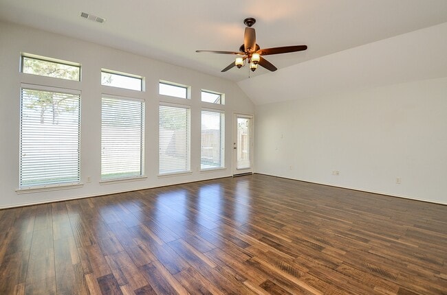 Building Photo - 26006 Palmdale Estate Dr