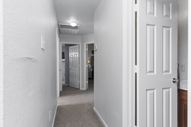 Building Photo - 29326 Legends Green Dr