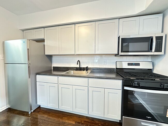 Building Photo - 5334 W Stiles St
