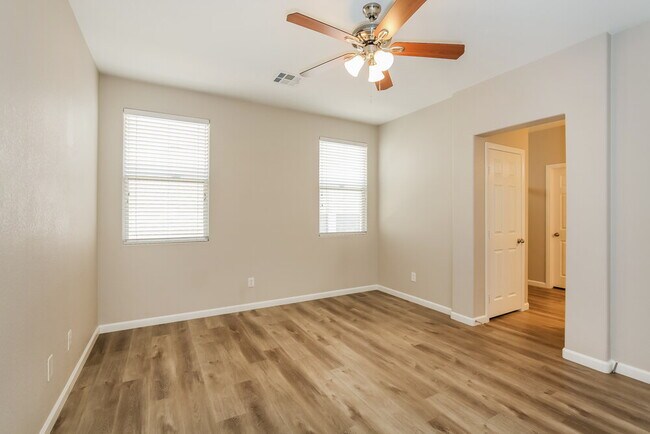 Building Photo - 3604 N Porch Swings Way