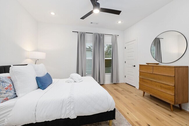 Building Photo - 1632 Neptune St