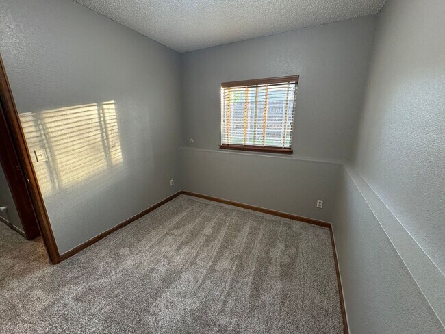 Building Photo - Well Kept 3 BED/2 BA Home in Westminster - AVAILABLE 6/5