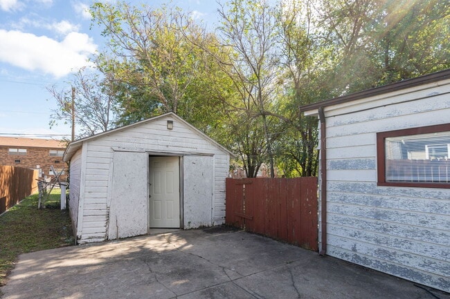 Building Photo - 1160 S Richmond Ave