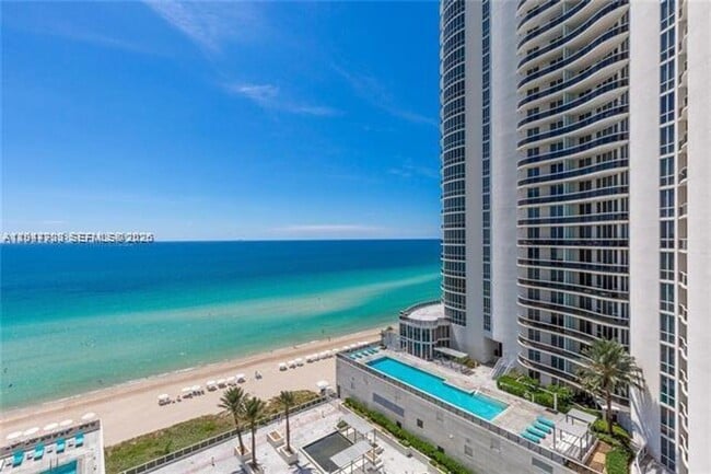 Building Photo - 16001 Collins Ave