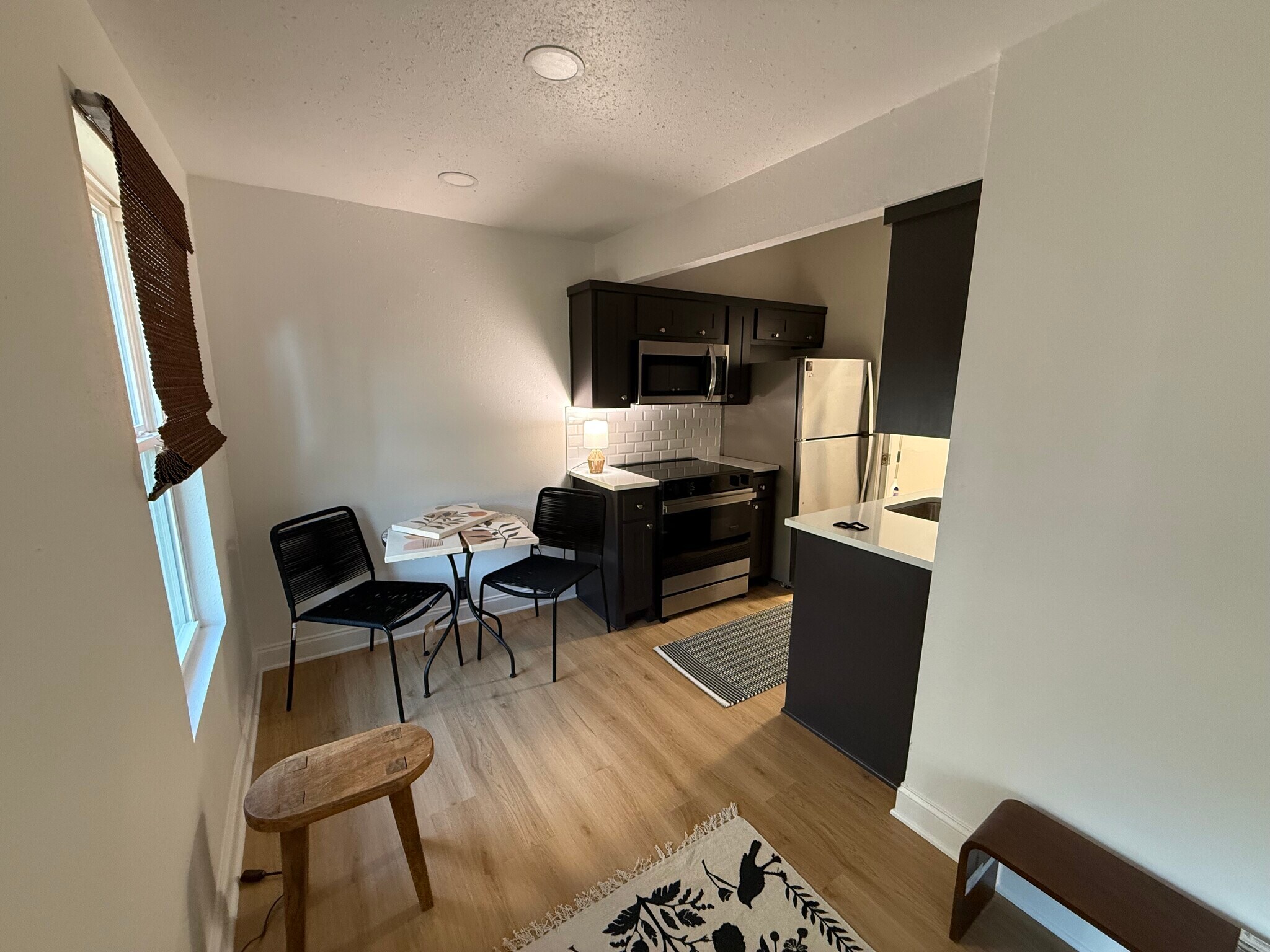 Building Photo - 3229 Odessa Ave