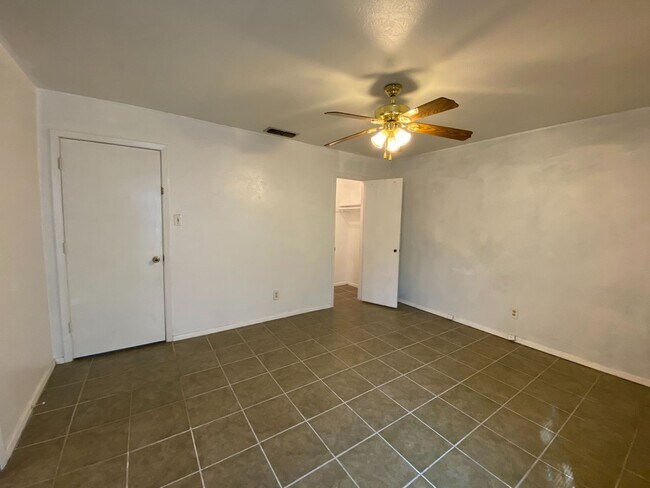 Building Photo - Great location!! Dont miss this 3 Bed house with a good rent
