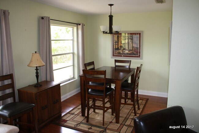 Building Photo - Beautiful 2 bed 2 bath in New Port Richey ...