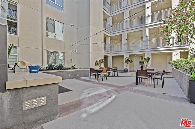 Building Photo - 12655 Bluff Creek Dr