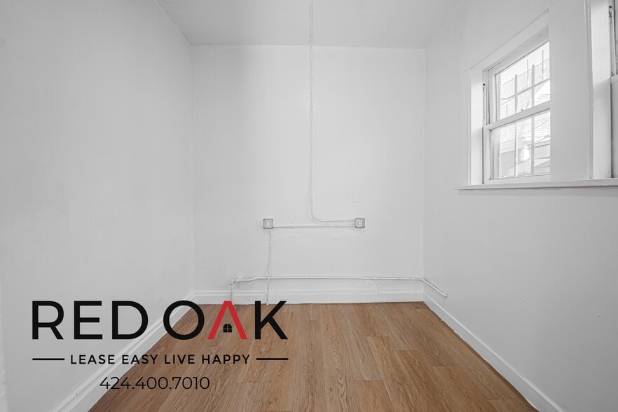 Building Photo - 1026 W 22nd St