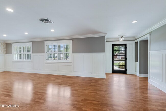 Building Photo - 4302 E Whitton Ave