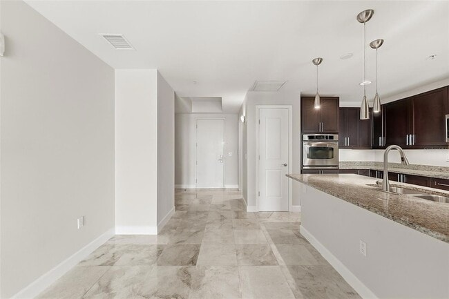 Building Photo - 100 S Eola Dr