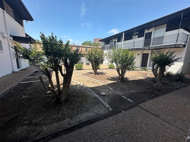 Building Photo - 5123 Del Monte Dr