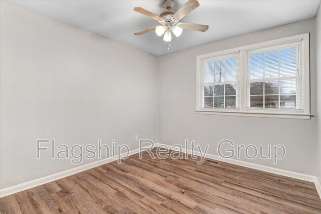 Building Photo - 1305 Robin St