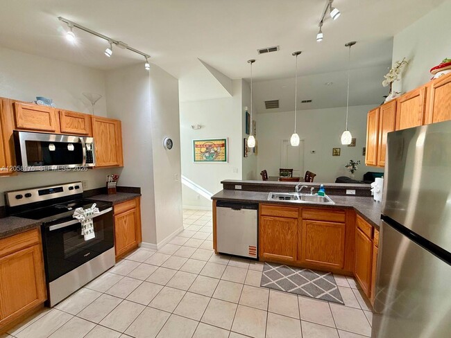 Building Photo - 803 Sandy Ridge Dr