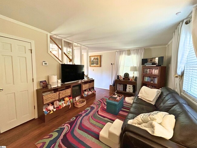 Building Photo - 605 University Ridge