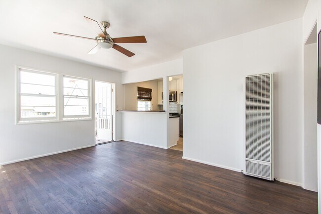 Building Photo - 502 Poinsettia Ave