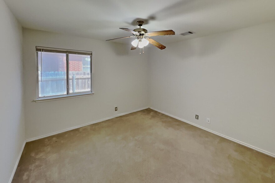 Building Photo - 4611 Echo Lake Dr