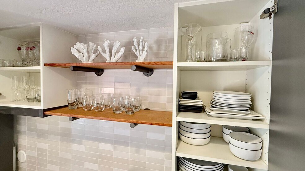 Building Photo - 106 Stanford Way