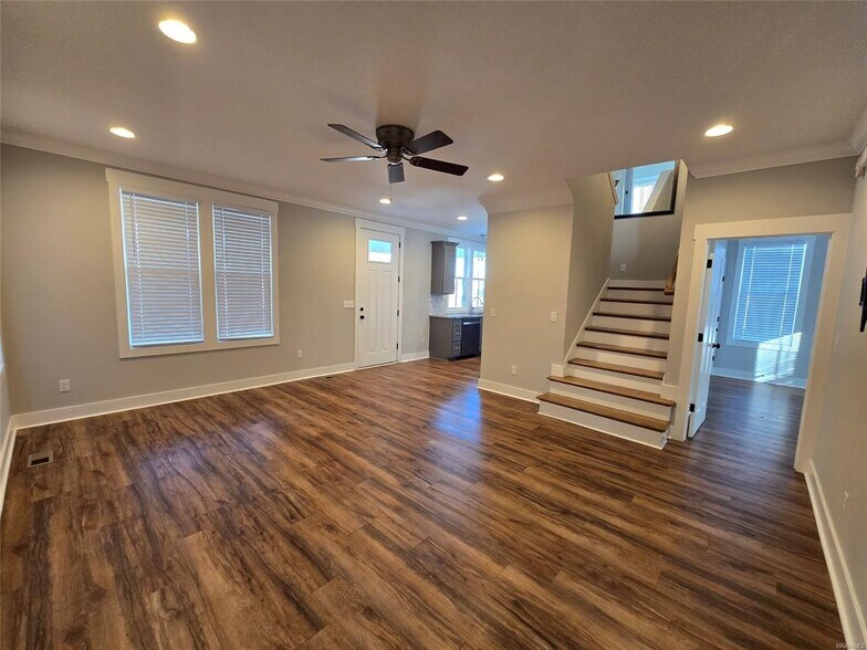 Building Photo - 61 Main St