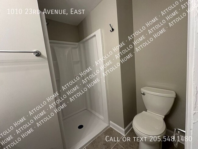 Building Photo - 1010 23rd Ave E