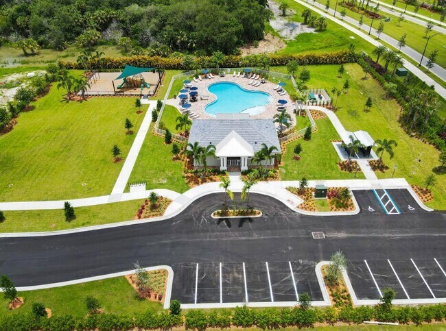 Building Photo - 12300 SW Myrtle Oak Dr
