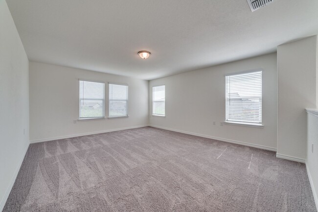 Building Photo - Spacious home in Northeast Crossing in Nor...