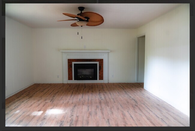 Building Photo - 206 Donald Alexander Rd