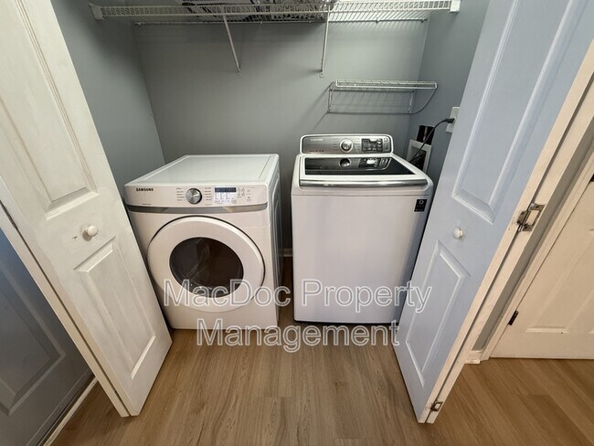 Building Photo - 10500 Boxmeer Ct