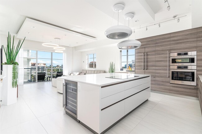 Building Photo - 155 E Boca Raton Rd