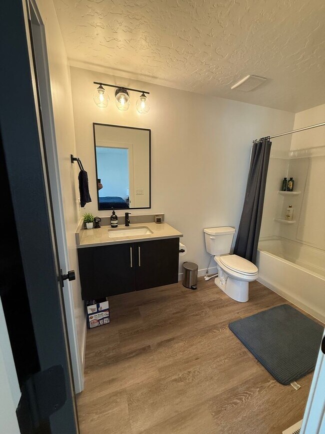 Building Photo - Charming 2BR Townhome in Centerville