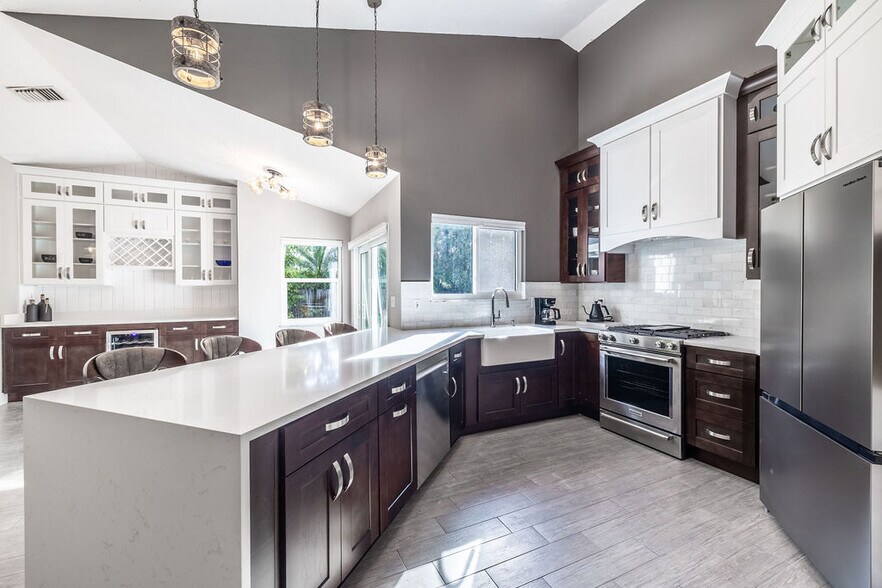 Building Photo - 9330 Seagrape Dr