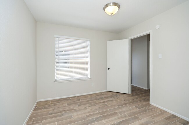 Building Photo - 22318 Fincastle Dr